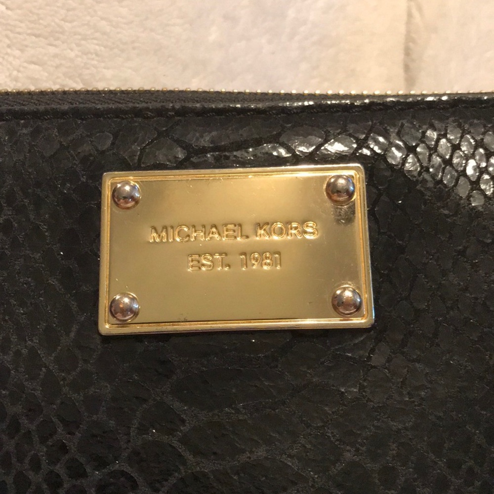 MICHAEL KORS Black Snakeskin Zipper Wallet - Picture 4 of 6